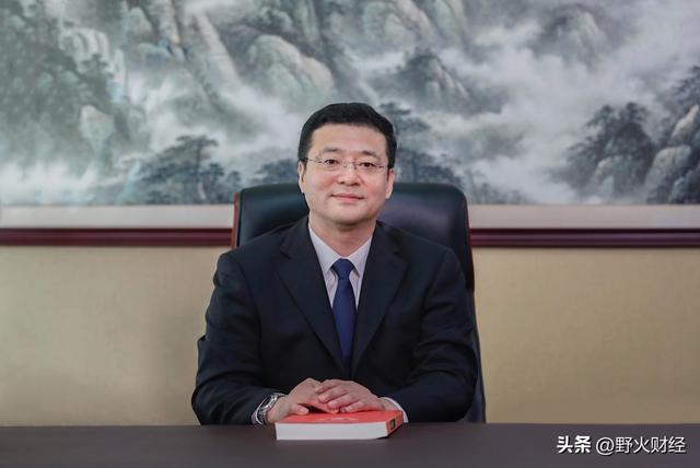 半年亏约10亿这家地产央企换帅人均薪酬近62万？