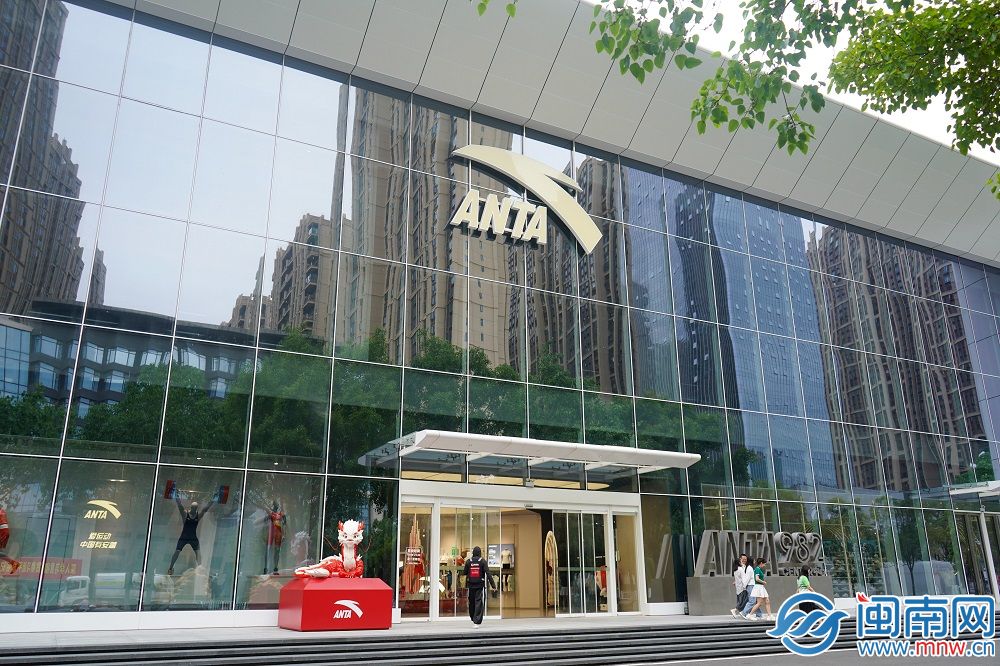 泉州产业蝶变密码丨鞋企转型升级从“制造”向“智造”突围(图1)