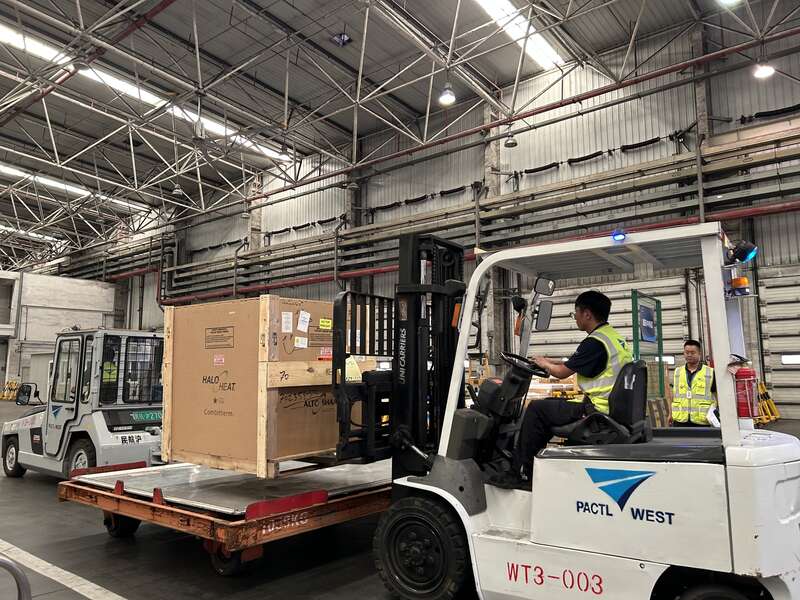 活力中国调研行跨境电商高速增长上海浦东机场、洋山港货运效率再升级