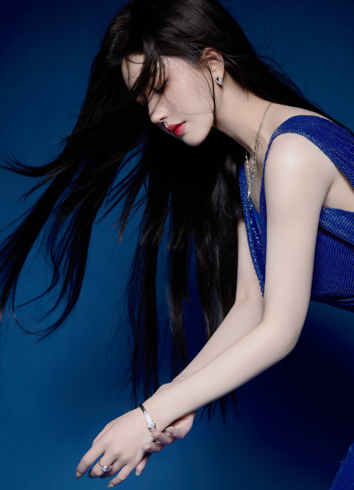 她在丈面前被耍了蘑菇电影aoi(图1)