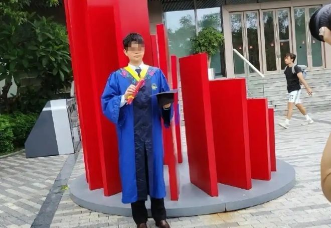 哈工大博士被砸死！是家中独苗父母维权讨公道涉事企业沦陷(图5)