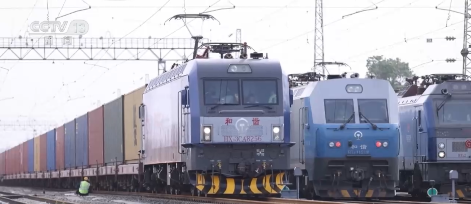 迈向“十五五”美丽图景·一线见闻“硬核”支撑发力“钢铁驼队”加速启程(图5)