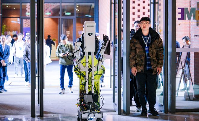 灵巧手送外卖快递上楼？揭秘背后百亿赛道速腾聚创全栈技术就绪