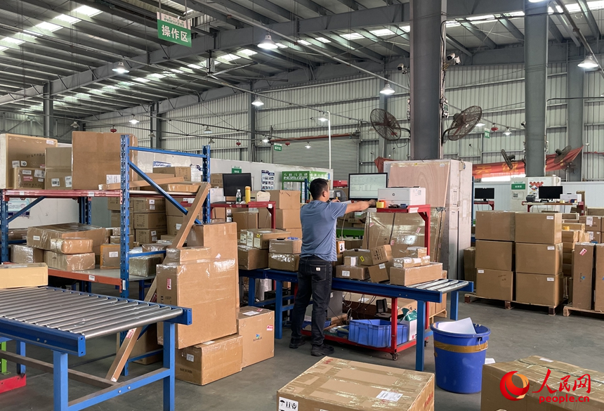 小小“物流村”联通大世界(图2)