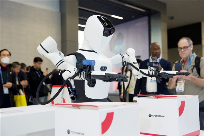 速腾聚创具身智能惊艳CES全栈技术矩阵点亮机器人生态未来