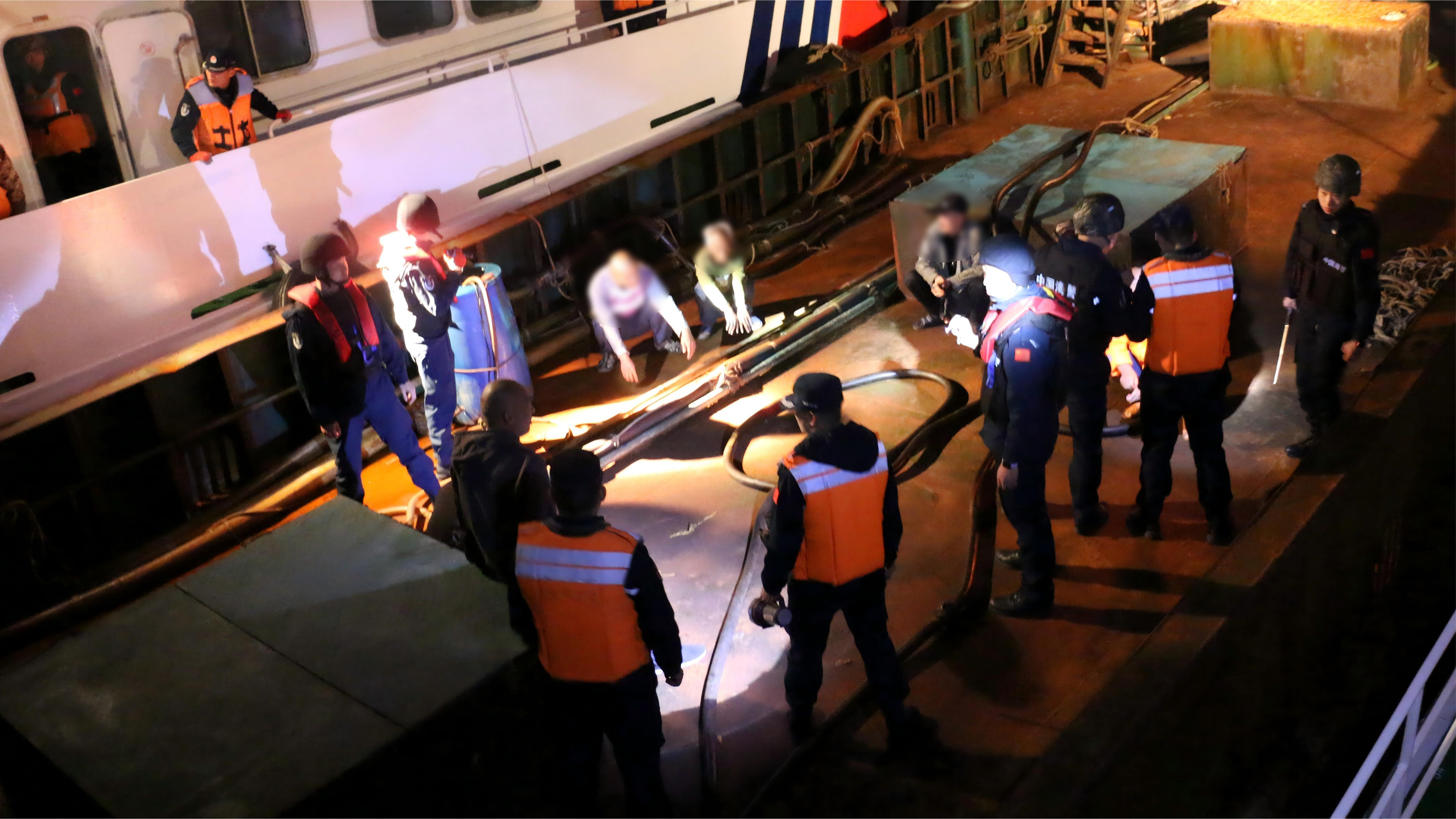 查获冻品2000余吨、涉案金额超亿元！海警四省追缉斩断一条走私“黑链”(图1)