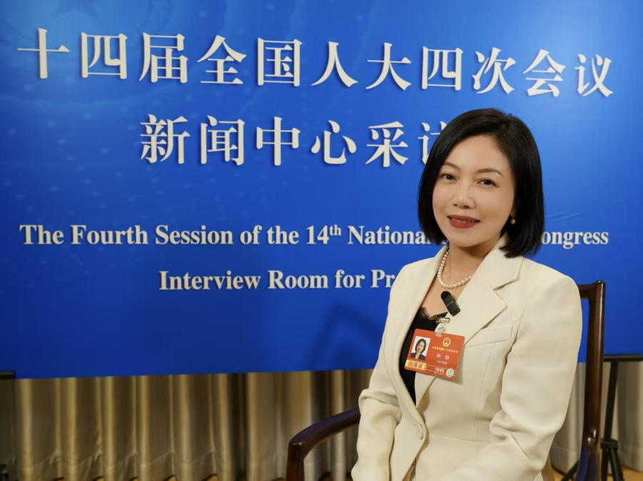 对话全国人大代表钟铮：美的工厂机器人密度突破3000台每万人