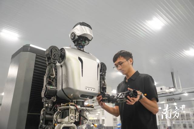 广东人形机器人“超级工厂”如何练成？(图3)
